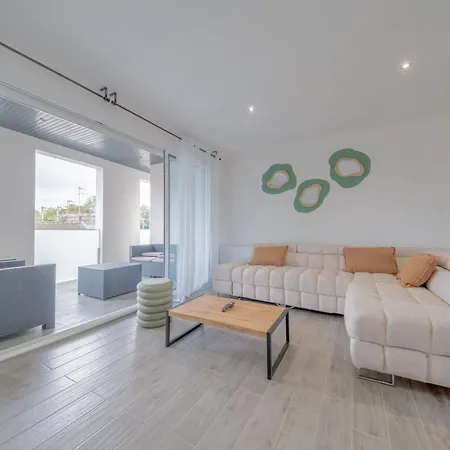 Le Trianon - Parking Privé Reims