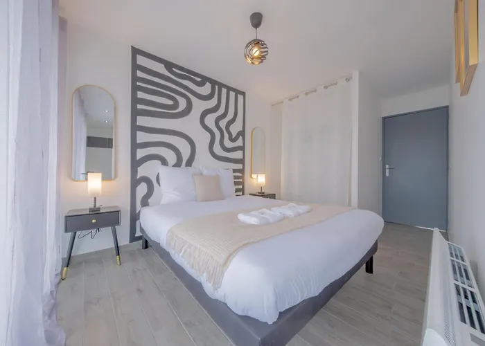 Le Trianon - Parking Privé Reims