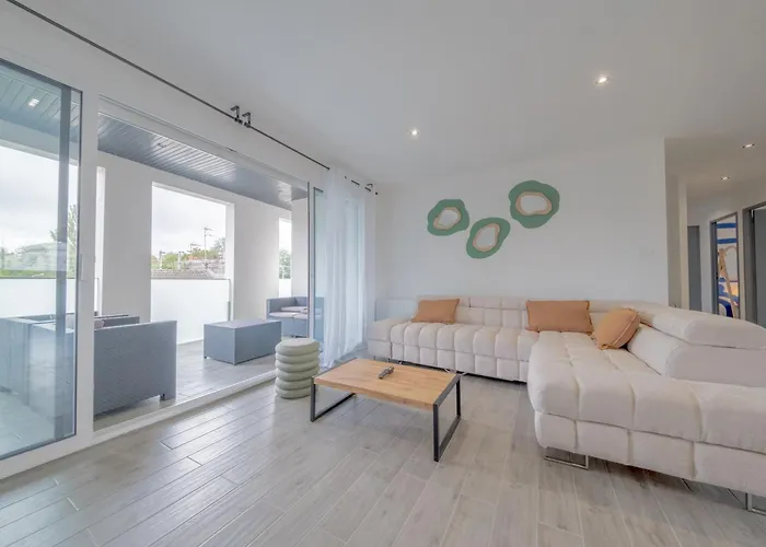 Le Trianon - Parking Privé Reims